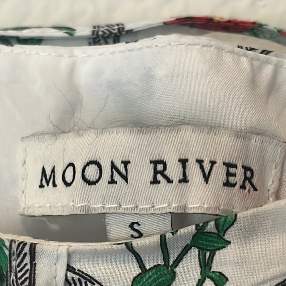 Moon River Floral Puff Sleeve - Picture 7 of 9